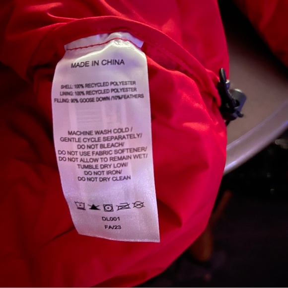 Quince Responsible Down Puffer Jacket in Red, Size Medium M NWT - Picture 9 of 13